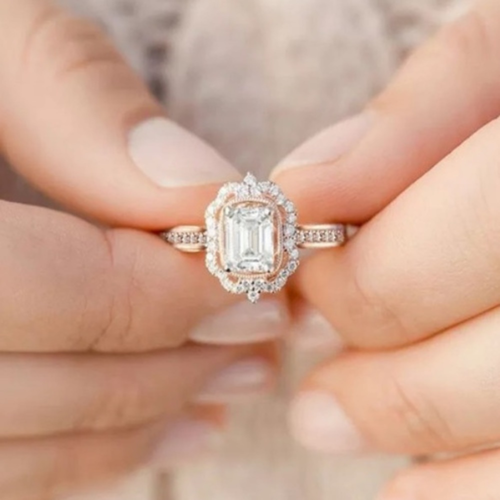 🔥 18K Strawberry Gold Diamond Halo Ring - Picture 2 of 4